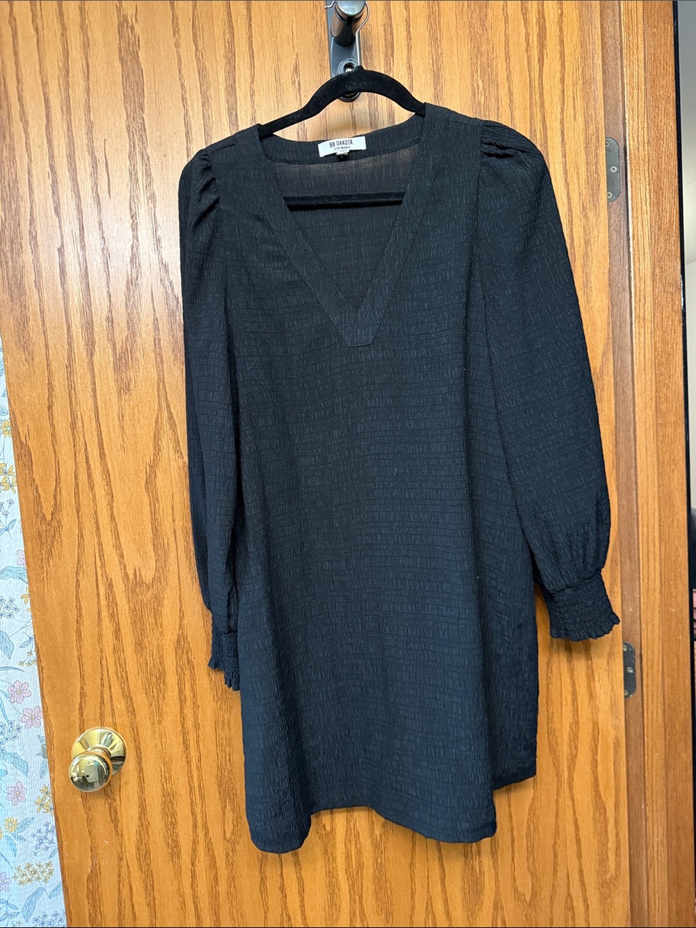 BB Dakota Black V-Neck Smocked Cuff Long Sleeve Dress